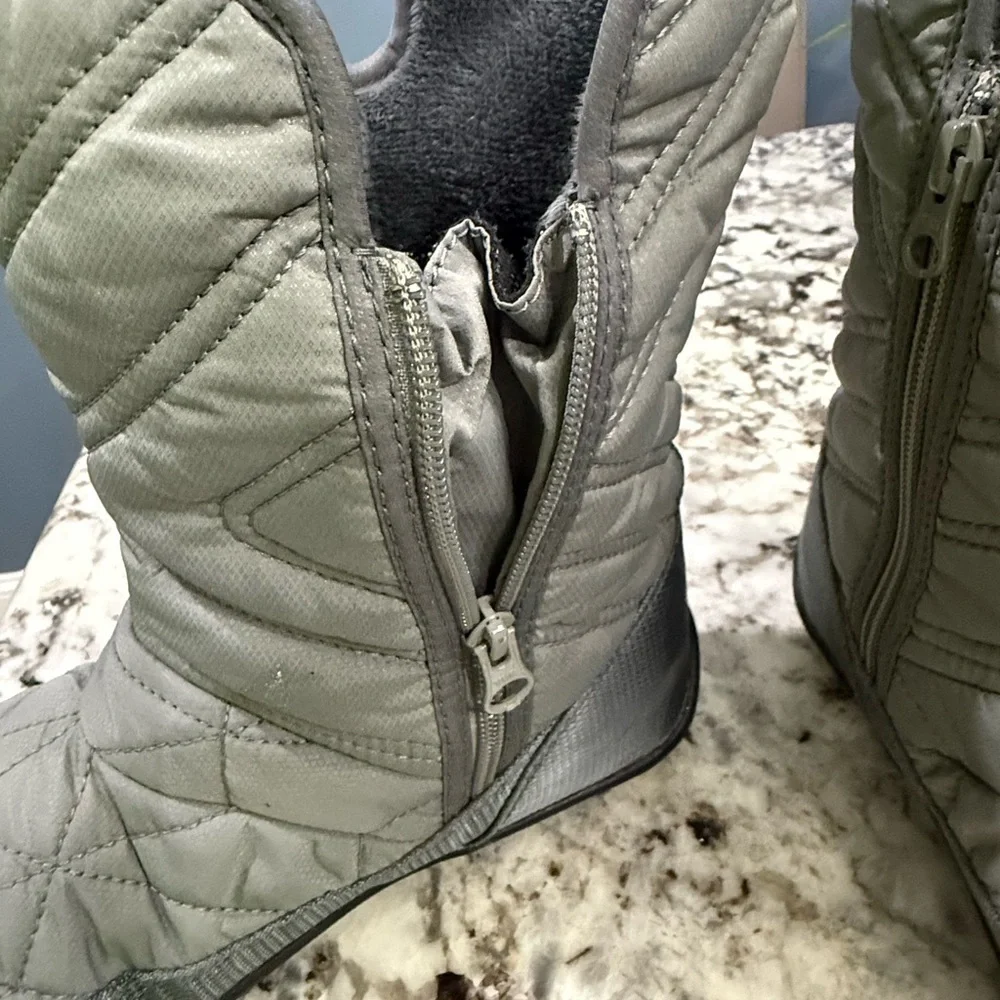 Columbia Thermolite Boots woman’s size 7